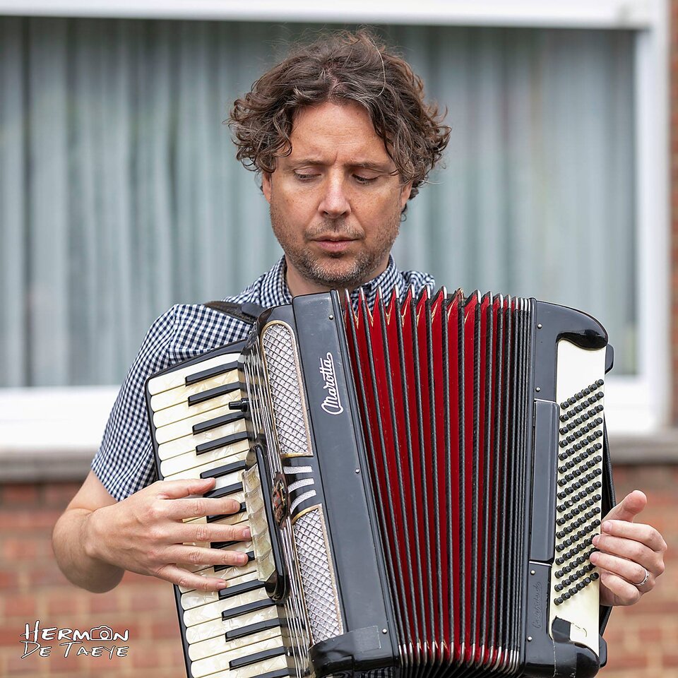 Foto van Harry Viaene met accordeon